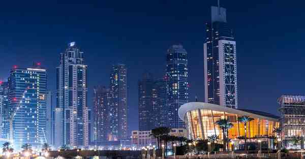 人工智能机器人和人谈恋爱