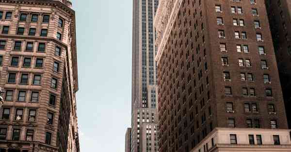 肌肉男AI绘画横屏（肌肉男的全身画法）