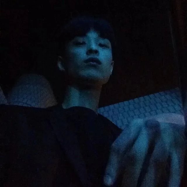 殷炎翠纨